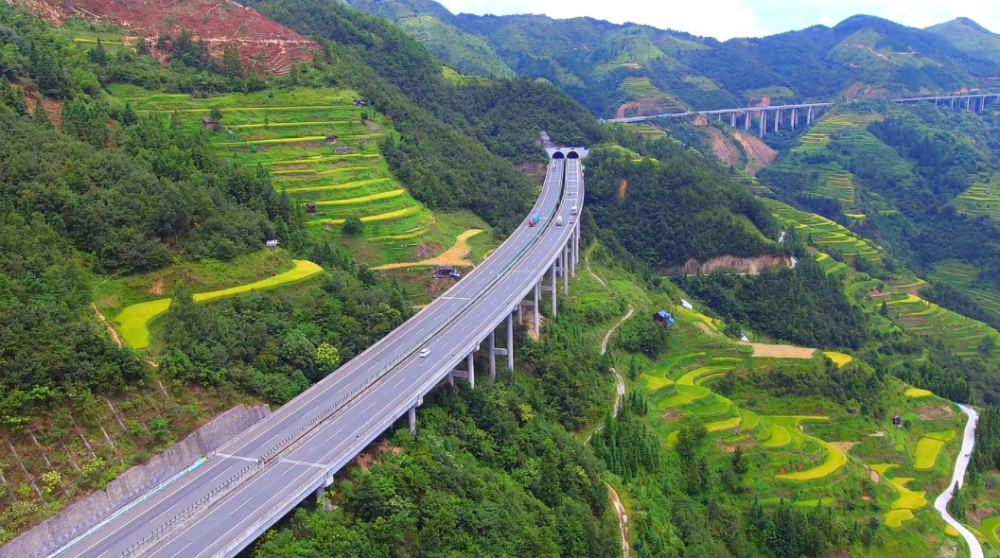 油价最新调整,油价最新调整，一场自然美景的旅行探索，寻找内心的平和与宁静
