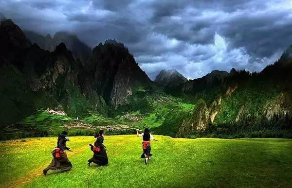 奥特曼最新,奥特曼最新，一场自然美景的旅行，寻找内心的平静