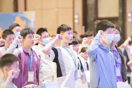 最新时事热点下的自信与学习力量，变化中的学习成就与成就感