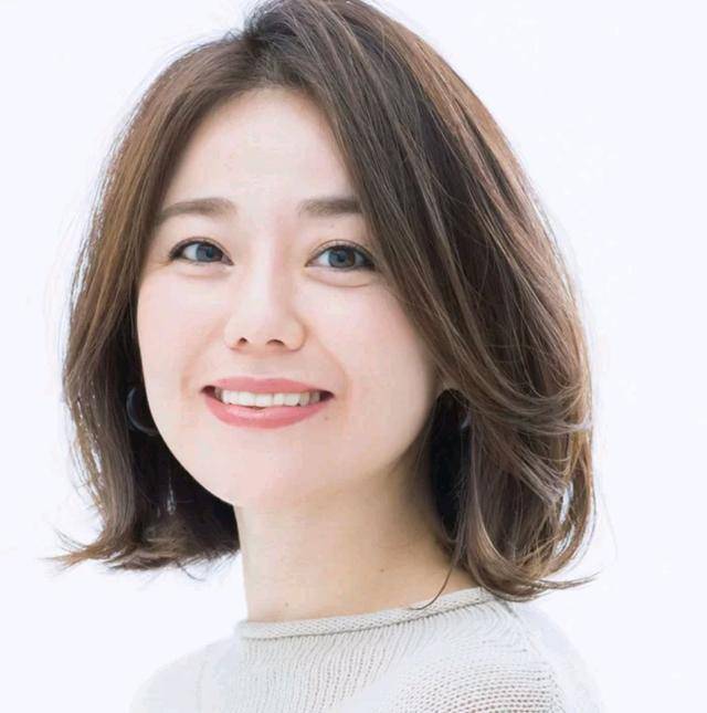 50岁女性最新短发发型流行趋势