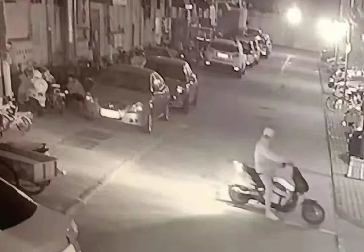 中乙最新赛况下的惊喜发现，小巷独特小店成焦点